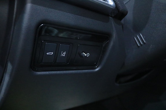 Jaguar XE 17 of 23