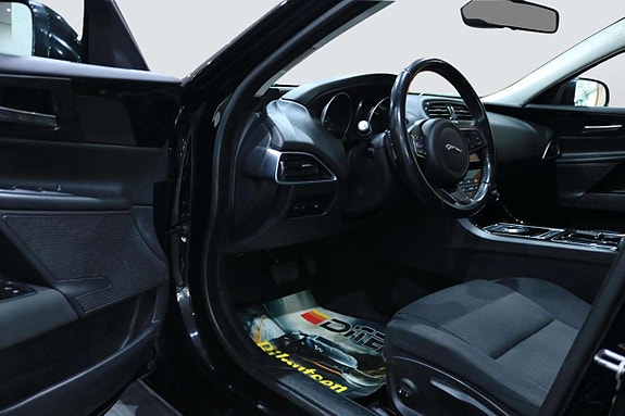 Jaguar XE 5 of 23