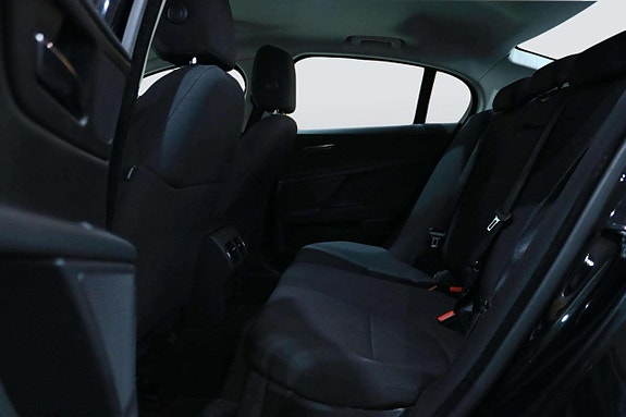 Jaguar XE 7 of 23
