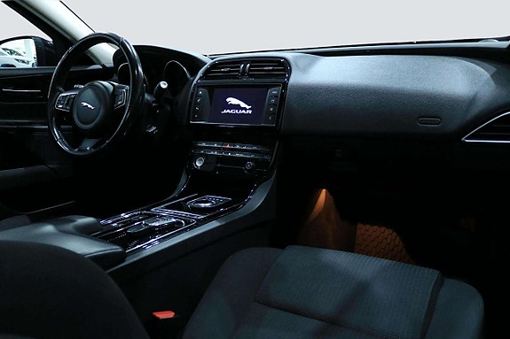 Jaguar XE 6 of 23