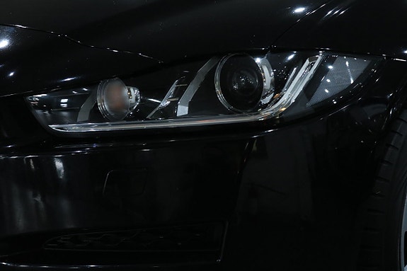 Jaguar XE 15 of 23