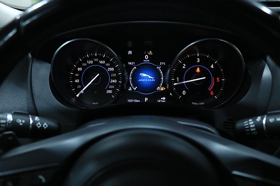 Jaguar XE 12 of 23