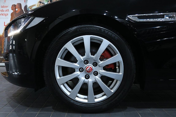 Jaguar XE 14 of 23