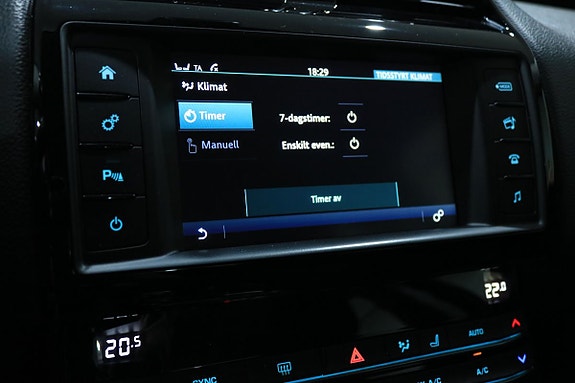 Jaguar XE 19 of 23