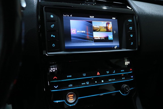 Jaguar XE 18 of 23