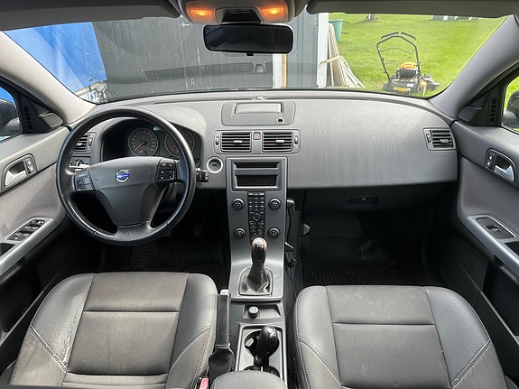 Volvo V50 7 of 9