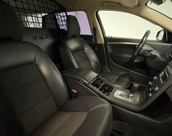 Volvo V70 8 of 10