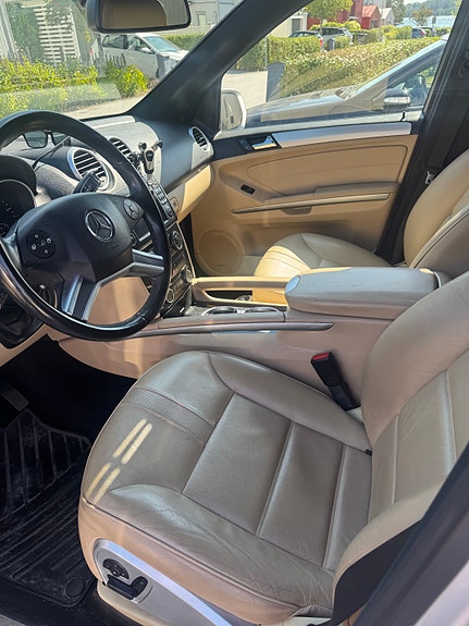 Mercedes-Benz ML450 10 of 11