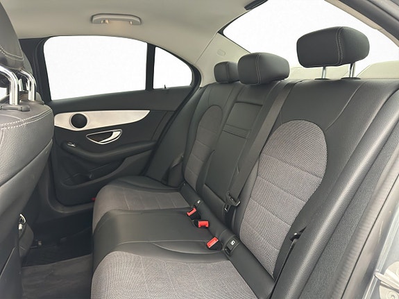 Mercedes-Benz C200 15 of 30
