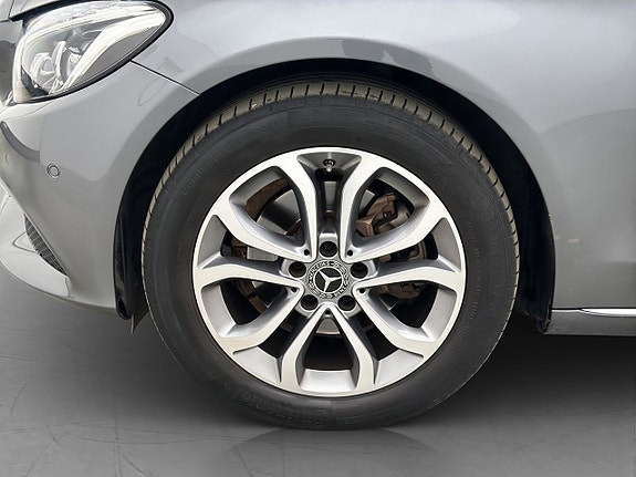Mercedes-Benz C200 28 of 30