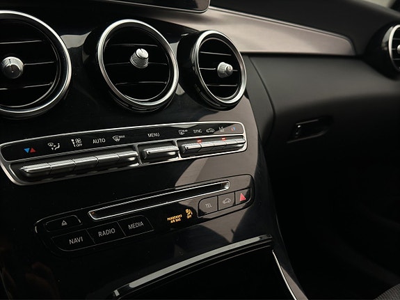 Mercedes-Benz C200 21 of 30