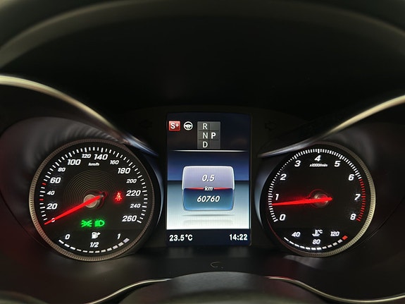 Mercedes-Benz C200 18 of 30