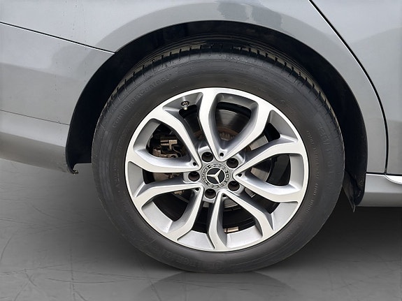 Mercedes-Benz C200 30 of 30