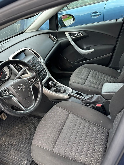 Opel Astra 2 of 4
