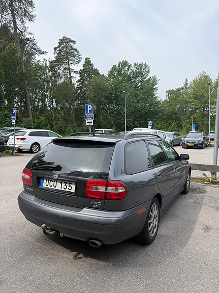 Volvo V40 3 of 4