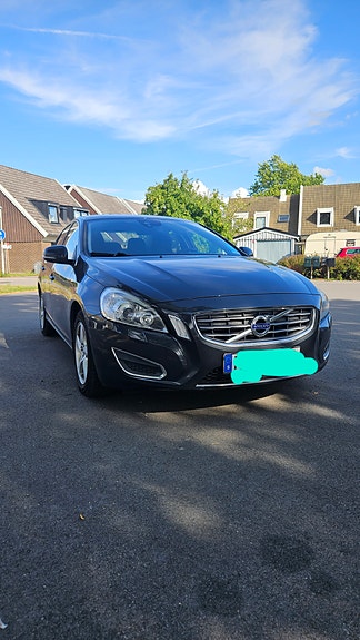 Volvo S60 2 of 7
