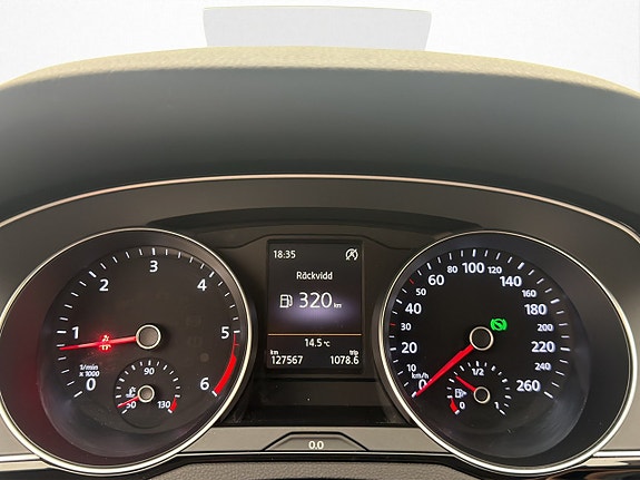 Volkswagen Passat 19 of 30