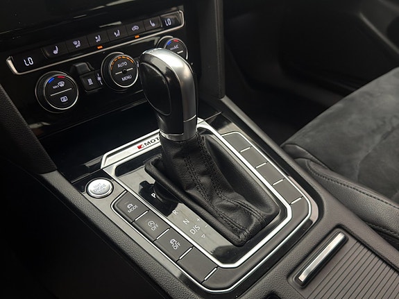 Volkswagen Passat 23 of 30