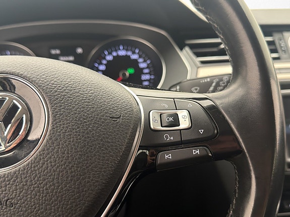 Volkswagen Passat 24 of 30