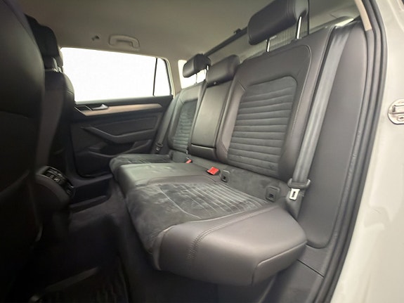 Volkswagen Passat 13 of 30