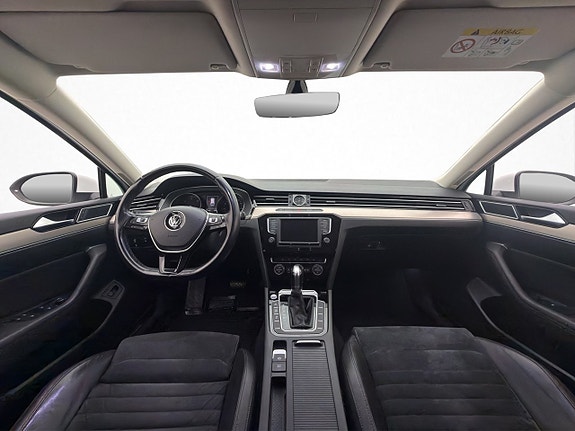 Volkswagen Passat 14 of 30