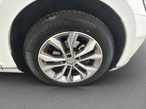 Volkswagen Passat 30 of 30