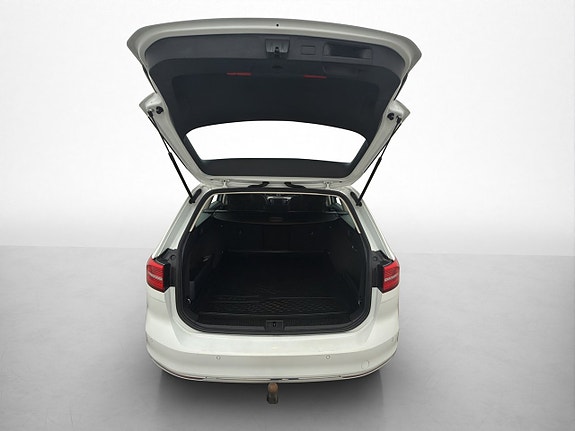 Volkswagen Passat 11 of 30