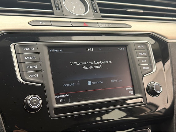 Volkswagen Passat 20 of 30