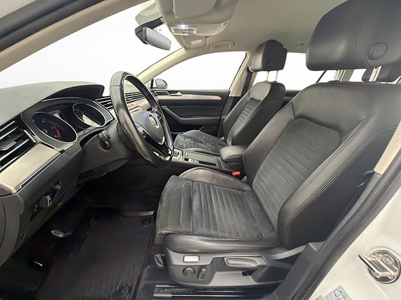 Volkswagen Passat 17 of 30