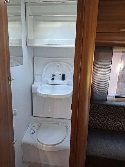 Adria Altea 390PS 9 of 10