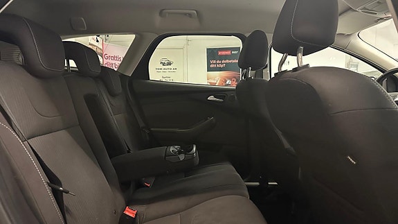 Ford Focus 12 of 21