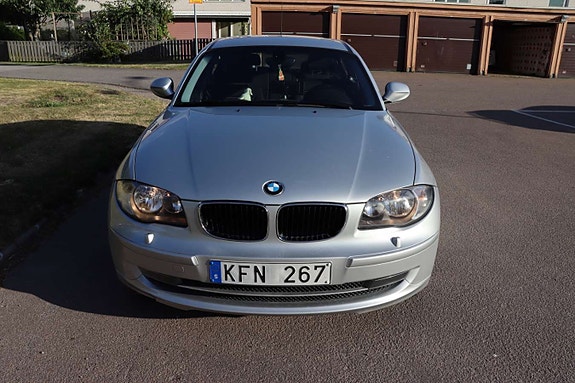 BMW 118i 2 of 6