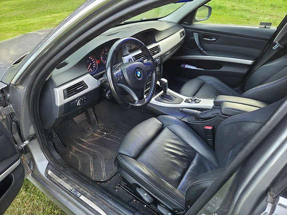 BMW 330d 6 of 6