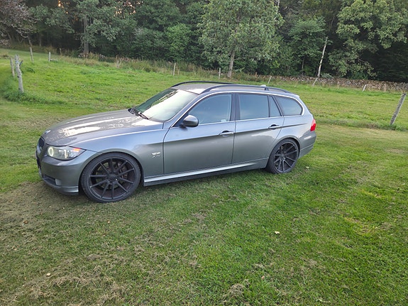 BMW 330d 3 of 6