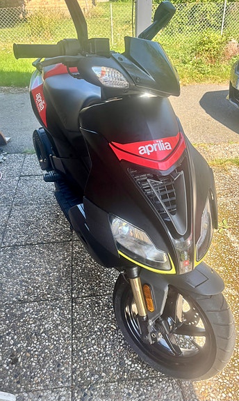 Aprilia SR50 5 of 8