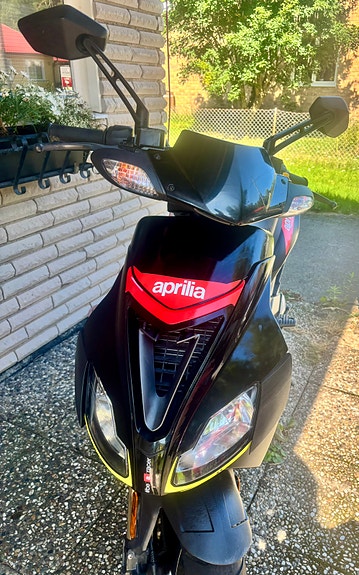 Aprilia SR50 4 of 8