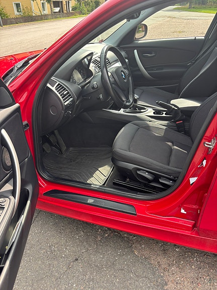 BMW 118d 5 of 8