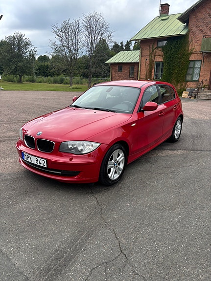 BMW 118d 2 of 8