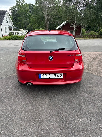 BMW 118d 3 of 8