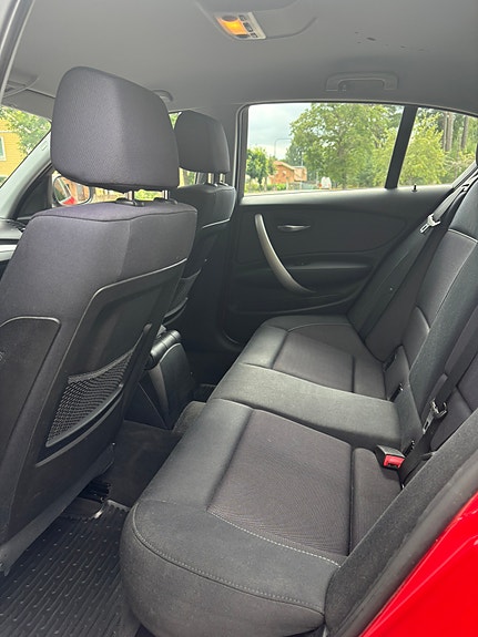 BMW 118d 6 of 8