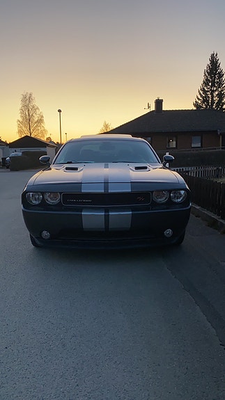 Dodge Challenger 4 of 5