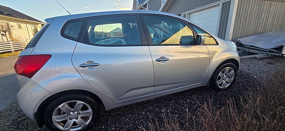 Kia Venga 2 of 5