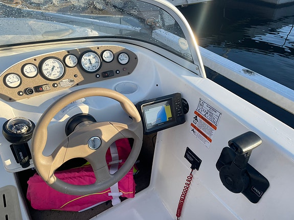 Glastron 175 MX bowrider 4 of 6