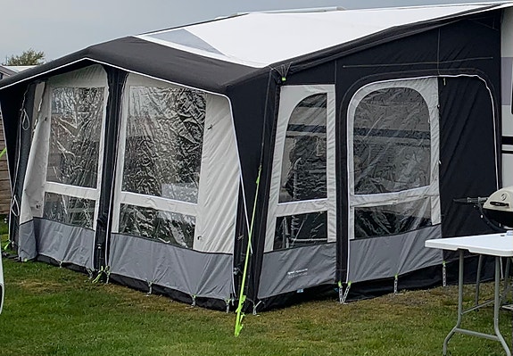 Knaus 580 långbäddar inkl Kampa lufttält 3 of 11