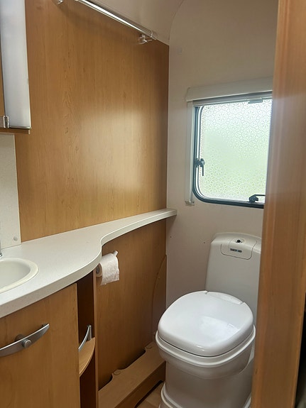 Knaus 580 långbäddar inkl Kampa lufttält 6 of 11