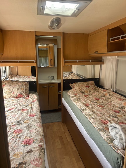 Knaus 580 långbäddar inkl Kampa lufttält 5 of 11