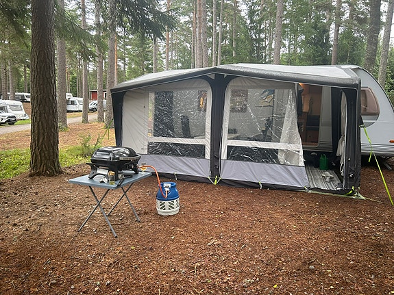 Knaus 580 långbäddar inkl Kampa lufttält 4 of 11