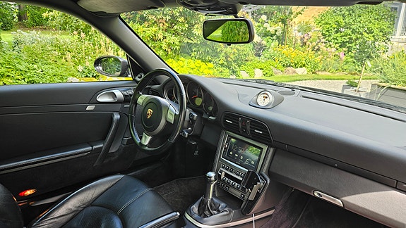 Porsche 911 Carrera S 6 of 8