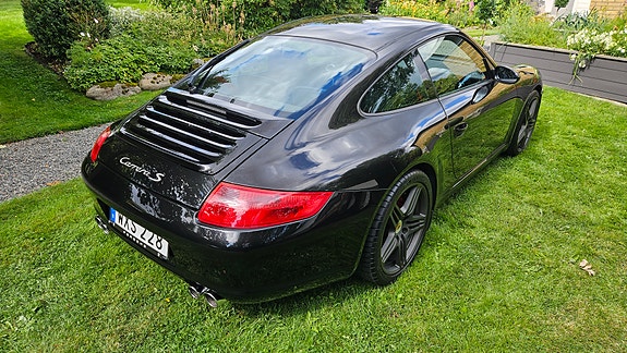Porsche 911 Carrera S 2 of 8