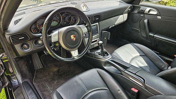Porsche 911 Carrera S 7 of 8